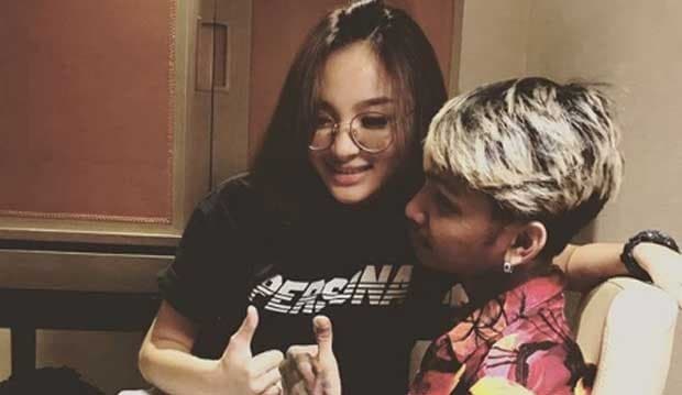 Bikin Status Penyesalan, Selebgram Revina VT dan Young Lex Putus?
