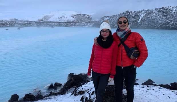 Dewi Perssik Nekat Berendam Pakai Baju Seksi di Kelilingi Salju