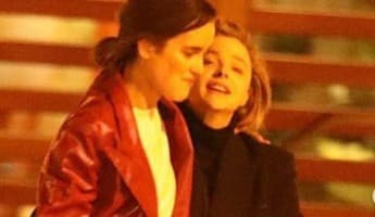 Chloe Moretz Cium Pacar Sesama Jenis, Fans Cowok Langsung Patah Hati