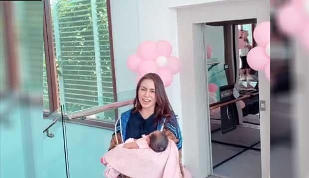 Sebulan di Singapura, Momo Geisha Akhirnya Bawa Pulang Baby Briell ke Malang