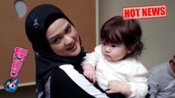 Hot News! Gendong Putri Samuel Zylgwyn, Cut Meyriska Kapan Dinikahi Roger?