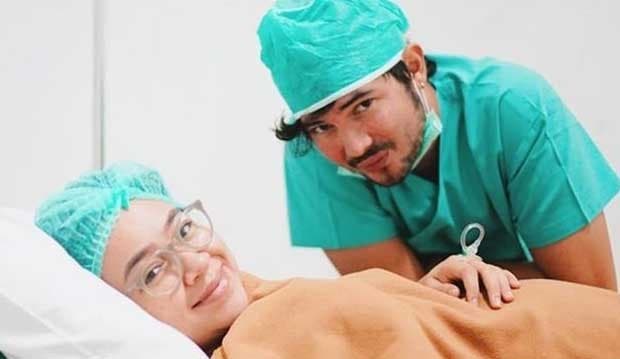 Beri Donny Michael Anak Perempuan, Aryani Fitriana Dapat Hadiah Mobil Mewah