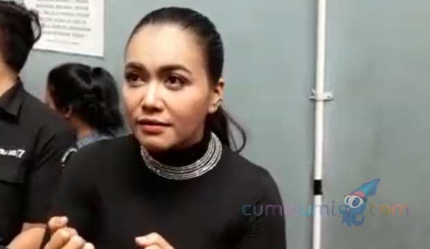 Ditinggal Denada Dua Minggu, Shakira Rindu Berat