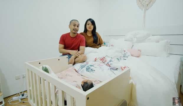 Raditya Dika dan Anissa Aziza Namai Anak Alinea Ava Nasution, Ini Artinya