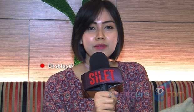 Tak Bisa Bertemu Anak, Istri Yama Carlos Hanya Video Call Singkat