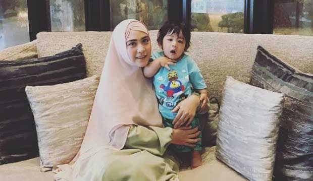 Cerita Lucu di Balik Kesedihan April Jasmine Karena Anak Sakit