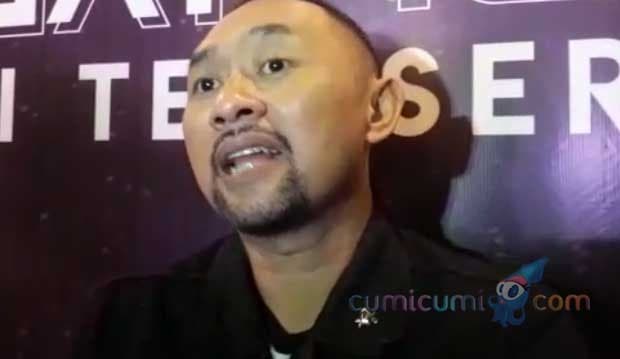 Selfie Bareng Polisi di Aksi 22 Mei, Ternyata Ini Maksud Ronal Surapradja