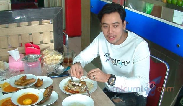 Makan Sehari Sekali di Penjara, Saat Bebas Kriss Hatta Kalap di Restoran Padang