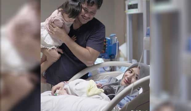 Melahirkan Bayi Laki-laki, Ini Nama Anak Kedua Ryana Dea dan Puadin Redi