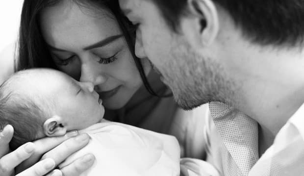 Akhirnya Aura Kasih Tunjukkan Wajah Bayi Setengah Brazil Setengah Sunda