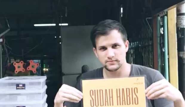 Tak Lagi Jualan Pisang Goreng, Stuart Collin Baper Dikatai Jatuh Miskin?