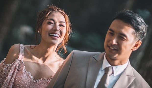 Begini 5 Momen Romantis Saat Gerald Yohanes dan Mezty Mez Tunangan