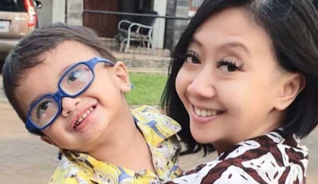 Anak Tak Jadi Operasi, Asri Welas Menangis