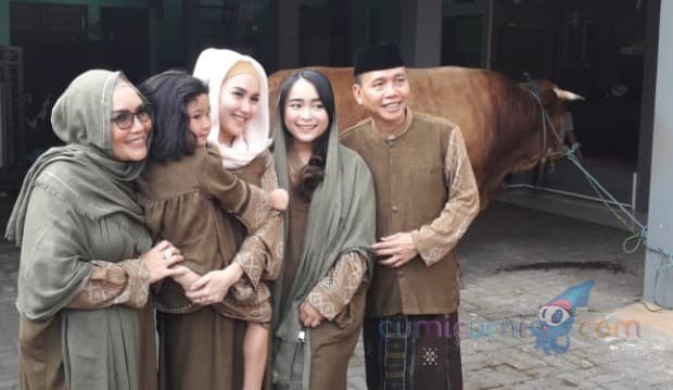 Seperti Hewan Kurban Presiden Jokowi, Harga Sapi Ayu Ting Ting Setara Mobil?