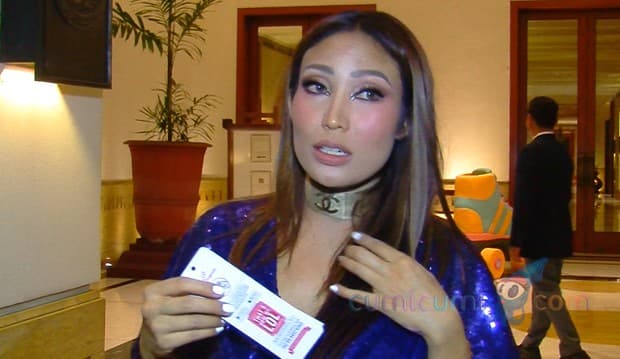 Suami Hadirkan Reza Artamevia di Pesta Ultah, Ayu Dewi Langsung Pegal-pegal