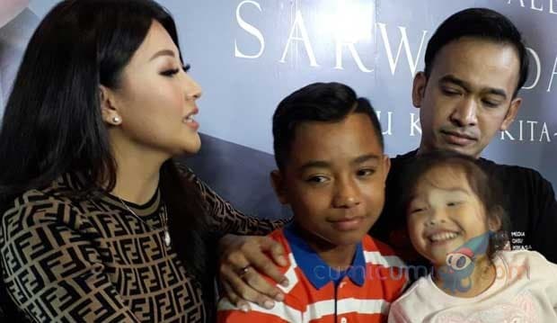 Hari Pertama Betrand Peto Masuk Sekolah, Ruben Onsu dan Sarwendah Kompak Mengantar