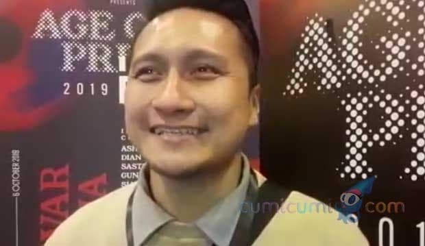 Penampilan Istri Tertutup Saat Liburan di Pantai, Arie Untung Terkejut