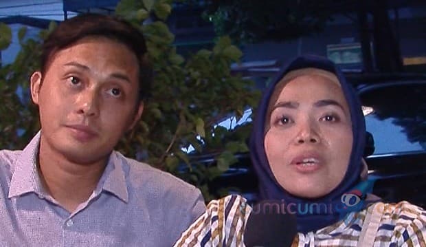 Bukan Brondong Biasa, Suami Muzdalifah Rupanya Papa Muda Sayang Anak