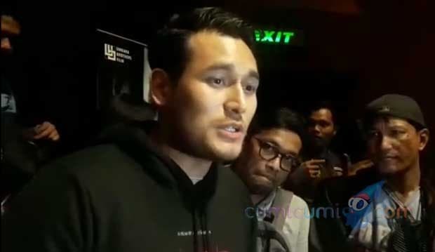 Arifin Putra Dibully Gara-gara Berkumis di FIlm Si Manis Jembatan Ancol