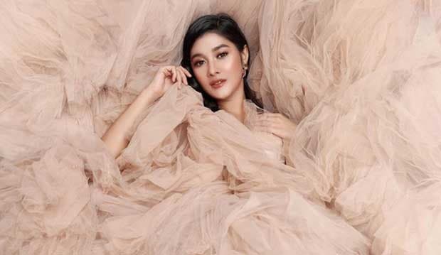 Dilamar Seorang Kakek di Jepang, Naysila Mirdad: Should I Say I Do?