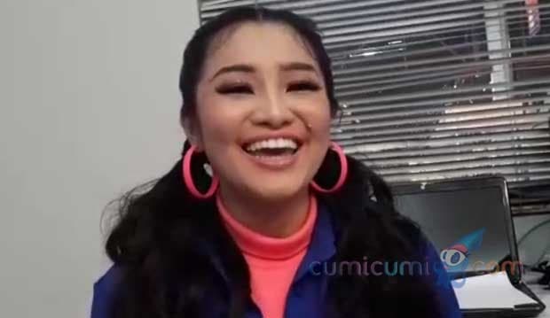 Lima Tahun Menikah Belum Hamil, Fitri Carlina Ikhtiar Sampai ke Luar Negeri