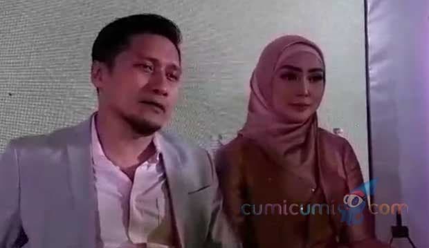 Anak-anak Sakit, Arie Untung dan Istri Bagi-bagi Tugas Menjaga