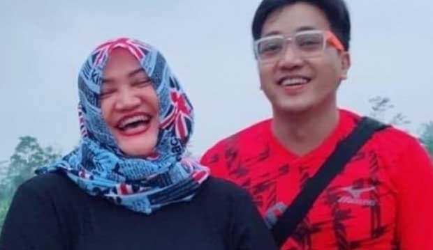 Menikah Bukan Karena Pelet, Teddy Buktikan Hidup Bahagia Bersama Lina