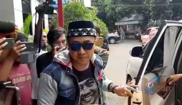 Hasil Autopsi Jenazah Lina Diumumkan Hari Ini, Teddy Tiba di Polrestabes Bandung Bawa Bayi