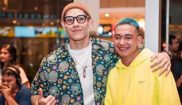 Adipati Dolken dan Ganindra Bimo Jadi Bromance Gara-gara Film Pemburu di Manchester Biru