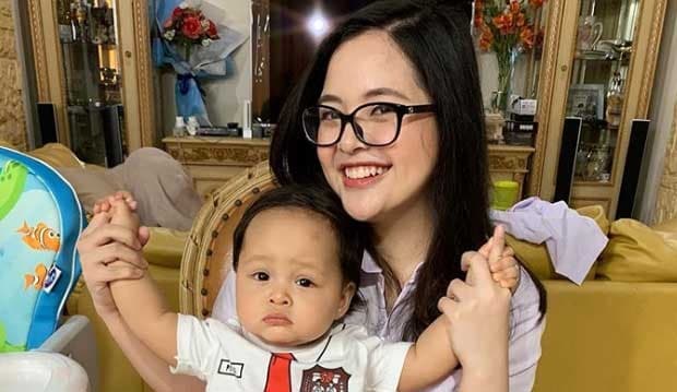 Tasya Kamila dan Anak Pakai Seragam Sekolah Dasar, Warganet Bilang Kayak Kakak Kelas