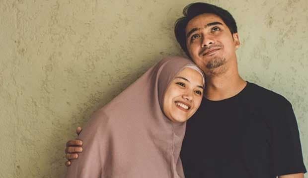 Bawa Tiga Anak Kecil Plus Hamil Pula, Begini Cerita Istri Ricky Harun Saat Umroh
