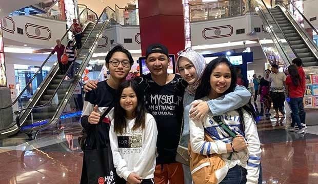 Posting Foto Bareng Anak-anak Pasha Ungu, Adelia Wilhelmina Ogah Disebut Pencitraan