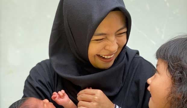Berhari-hari Dirawat di Rumah Sakit, Tantri Kotak Tak Sanggup Ungkap Penyakit Bayinya