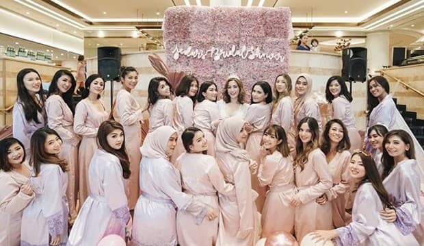 Jedar Minta Kolam Renang Ala Kim Kardashian dan Photobooth Kamar Raksasa di Acara Pesta Lajang