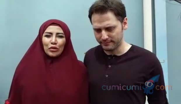 Masak Makanan Turki Buat suami, Cinta Penelope Rela Tangannya Sampai Terbakar