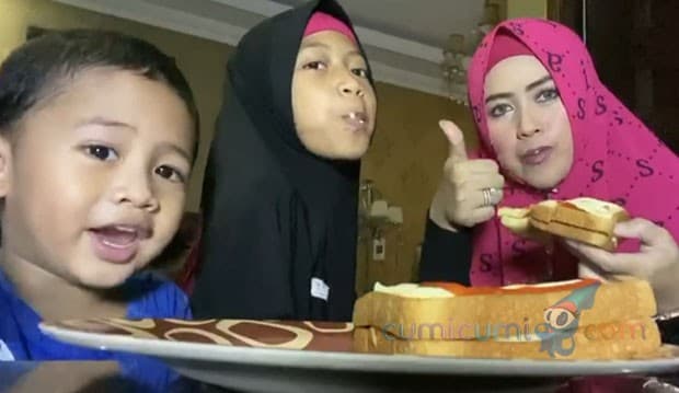 Ditengah Proses Perceraiannya dengan Kiwil, Meggy Wulandari Bahagia saat dibuatkan Roti Bakar oleh Buah Hati