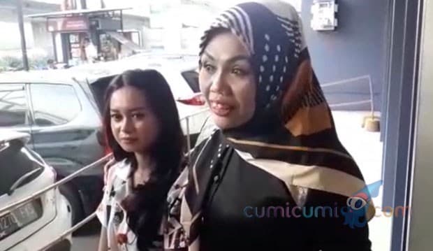 Elly Sugigi Kecewa Putus dengan Aditya Gumelar, Ulfi Menanggapi Santai