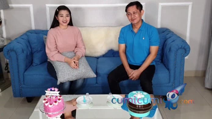 Kue Ultah Berbentuk Hati dan Kado Spesial,  Lengkapi Ulang Tahun Ke- 33 Fitri Carlina