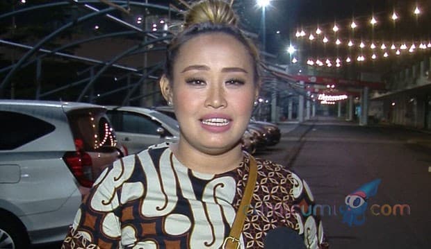 Buang Gengsi, Pinkan Mambo Banting Stir Usaha Katering dan Laundry Demi Hidupi 6 Orang Anak