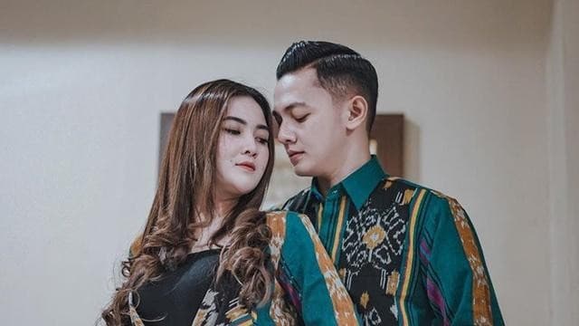 Temani Nella Kharisma Persiapan Lahiran, Dandanan Dory Harsa Bikin Pangling
