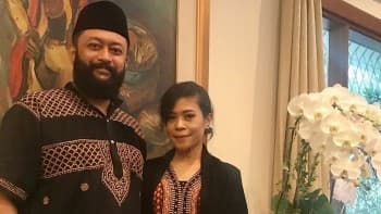 Suami Dirawat di Rumah Sakit, Kikan Namara Setia Menemani