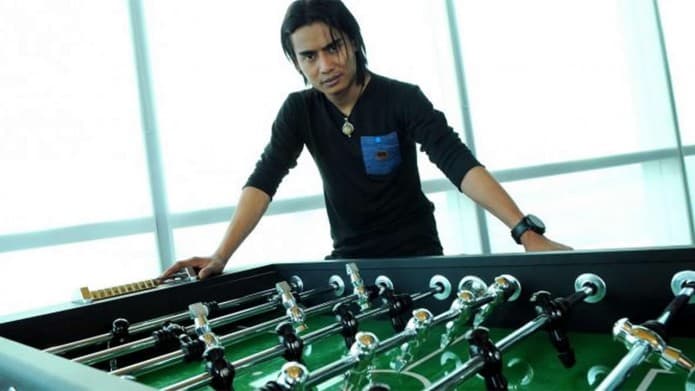 Sering Dapat Uang Mendadak,  Charly Van Houten Dituding Lakukan Pesugihan