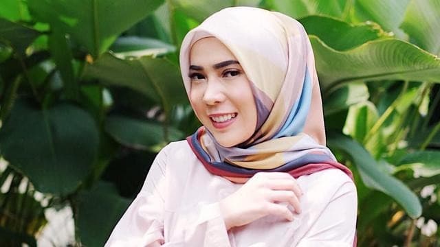 Fitri Tropica Pamer Difotoin Kurir Paket, Netizen Ngakak