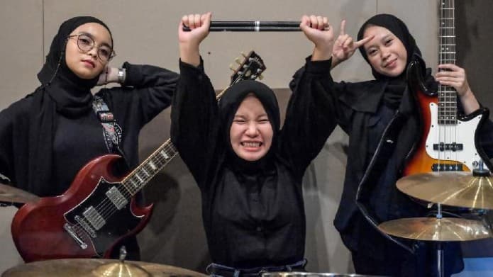 Keren! Grup Metal Asal Garut Voice of Baceprot Gelar Tur Eropa