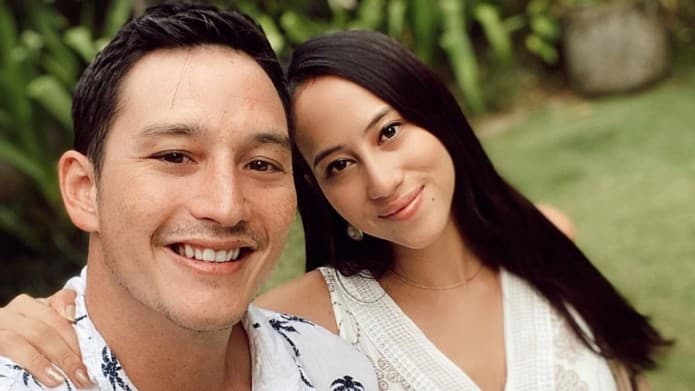 Sempat Tertunda, Mike Lewis Siap Nikahi Kekasih Tahun Ini