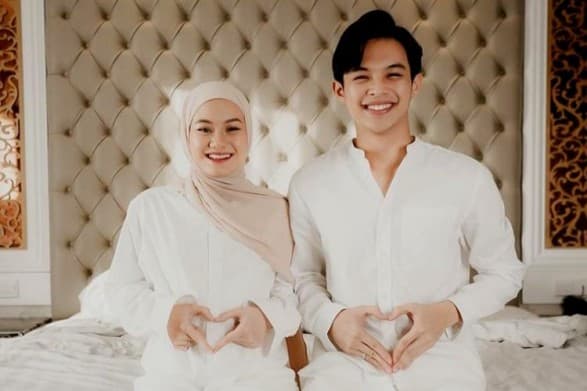 Rayakan Ulang Tahun Dinda Hauw, Rey Mbayang Unggah Ucapan Romantis