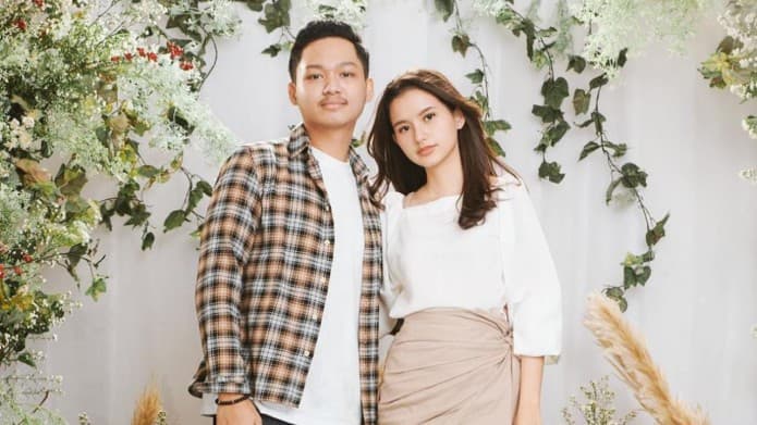 Makin Tertarik Belajar Agama Islam, Sarah Menzel Akan Jadi Mualaf Demi Azriel Hermansyah?