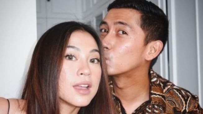 Tyna Kanna Ungkap Hubungannya dengan Kenang Mirdad usai Putuskan Cerai