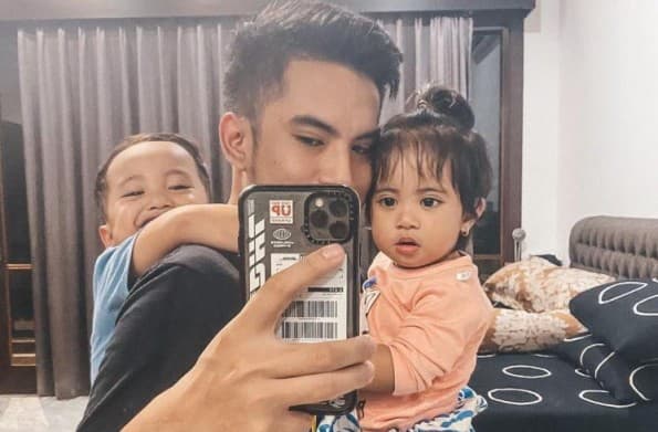 Taat Aturan Karantina, Okin Rela Tahan Kangen Saat Anak Ultah