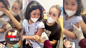 Gaya Serius Tapi Santai Ayu Ting Ting Mendampingi Bilqis Menjalani Vaksin Pertama